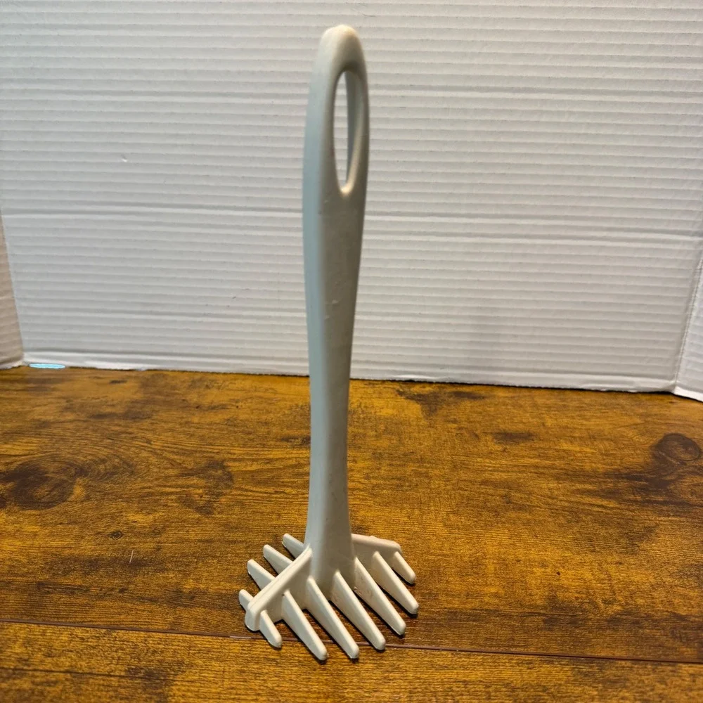 Vintage Ensar Corp White Plastic Ground Beef Chopper Potato Masher Made in USA